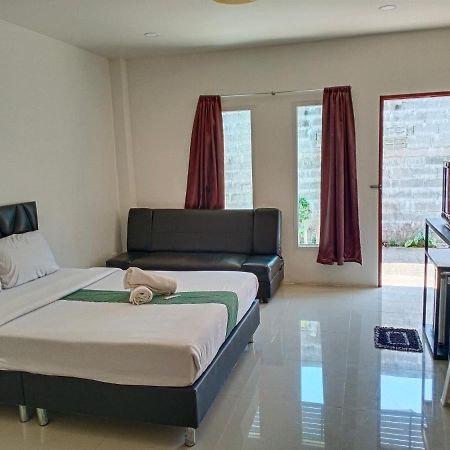 Tom'S House Hotel Khura Buri Buitenkant foto
